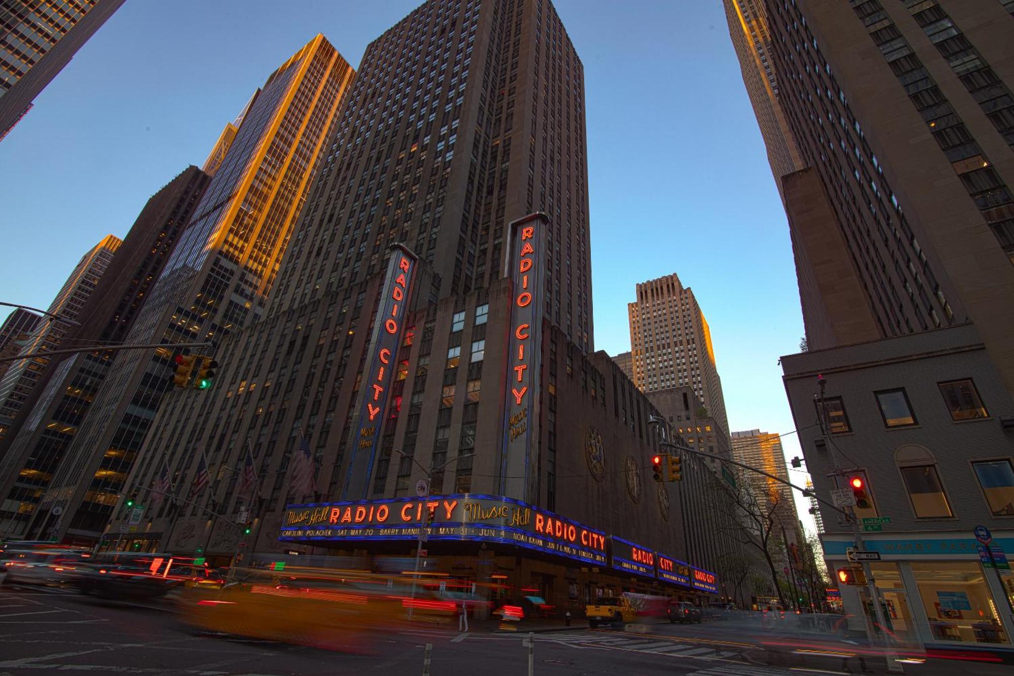 Hotel Edison Times Square New York Exterior photo Radio City Music Hall